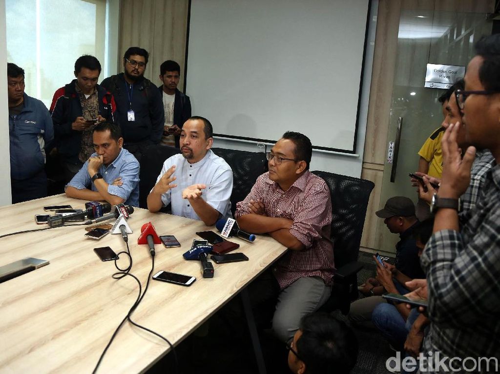 LIB Tak Cairkan Subsidi untuk Klub yang Tunggak Gaji Pemain LIB Tak Cairkan Subsidi untuk Klub yang Tunggak Gaji Pemain