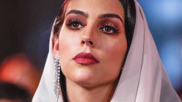 Gaya Kekasih Ronaldo Georgina Rodriguez Pakai Kerudung Di Dubai