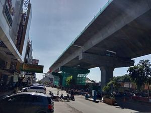 Dampak Proyek Tol Dalkot DKI: Debu, Macet hingga Kebisingan Dampak Proyek Tol Dalkot DKI: Debu, Macet hingga Kebisingan