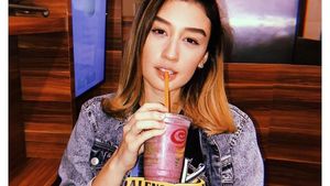 Ini Natasha, Adik Kimberly Ryder yang Hobi Pose Seru dengan Minuman