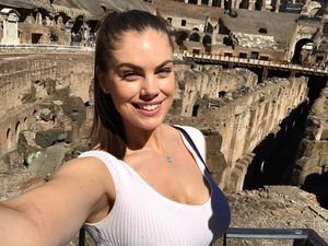 Foto Traveling Model Plus Size Cantik, Chloe Marshall