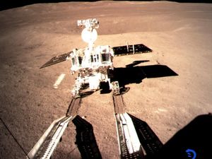 Ilmuwan China: Tak Sulit Mendaratkan Manusia di Bulan Ilmuwan China: Tak Sulit Mendaratkan Manusia di Bulan