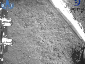 Satelit China Jepret Foto Spektakuler Bulan di Depan Bumi Bulat Satelit China Jepret Foto Spektakuler Bulan di Depan Bumi Bulat