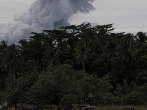 Status Gunung Anak Krakatau Turun Jadi Waspada Status Gunung Anak Krakatau Turun Jadi Waspada