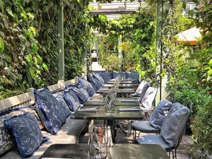 Liburan, Nikita Willy Mampir Makan Dessert di The Ivy Chelsea Garden