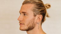 Hal yang sama pada Loris Karius. (Instagram @lorisk21)