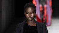 Ini Adut Akech, Top Model Dunia 2018 yang Kalahkan Gigi dan Bella Hadid