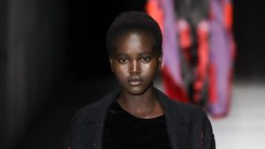 Ini Adut Akech, Top Model Dunia 2018 yang Kalahkan Gigi dan Bella Hadid