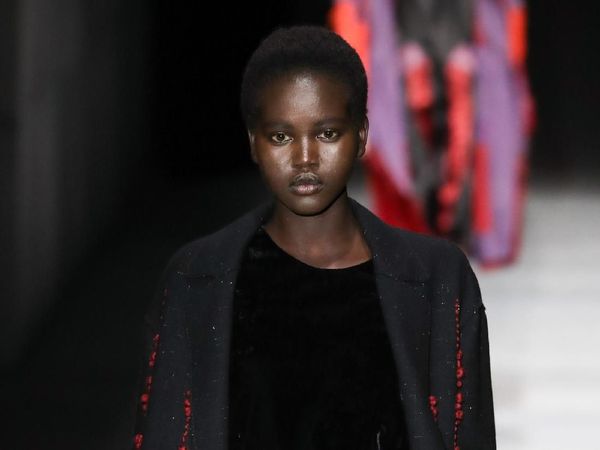 Ini Adut Akech, Top Model Dunia 2018 yang Kalahkan Gigi dan Bella Hadid