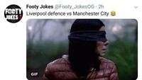 Tapi secara keseluruhan, lini belakang Liverpool memang cukup lemah saat menghadapi City. Dua golnya yang bersarang di gawang Alisson, membuat Liverpool kembali merasakan kebobolana dua kali dalam satu pertandingan di Liga Inggris. (Foto: Twitter @Footy_JokesOG)
