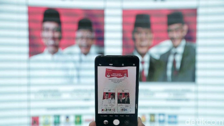 Selisih Jokowi-Maruf Vs Prabowo-Sandi di 5 Survei Terbaru