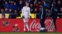 Gareth Bale yang pertama. Dia mengalami masalah pada otot soleus kaki kirinya. Pemain Wales itu diprediksi menepi dua minggu. (Foto: Alex Caparros/Getty Images)