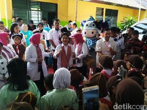 Kunjungi Semarang, Iriana Jokowi Sapa Antrean Tes IVA Kanker Serviks
