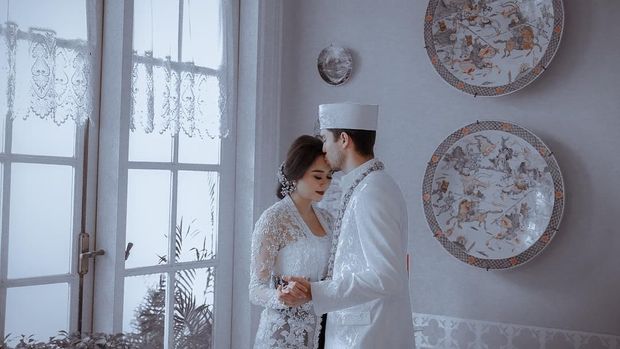 5 Fakta Kehidupan Asmara Aura Kasih, Nikah Diam-diam hingga Diisukan Cerai