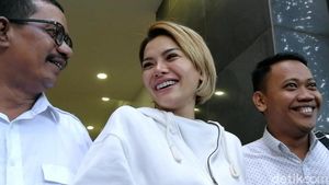 Nikita Mirzani Ngaku Tak Percaya Diri Usai Lepas Hijab
