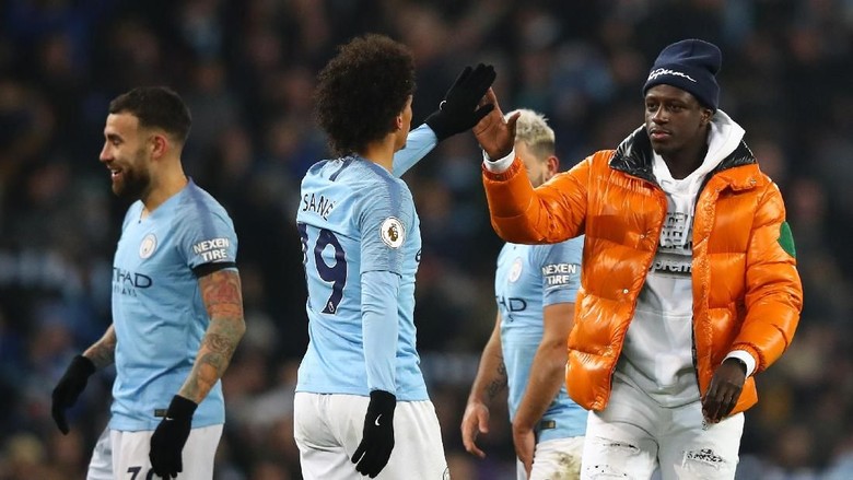 Mendy Ingin Rayakan Kemenangan City atas Liverpool...Eh Dikira Suporter Mendy Ingin Rayakan Kemenangan City atas Liverpool...Eh Dikira Suporter