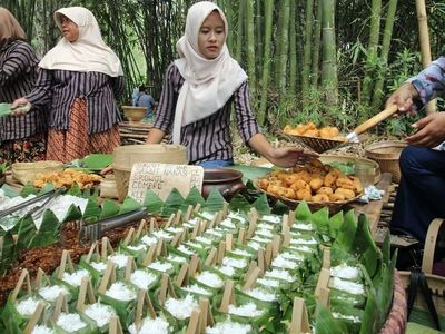 Ada Gethuk Gulung Hingga Nasi Gono di Pasar Papringan