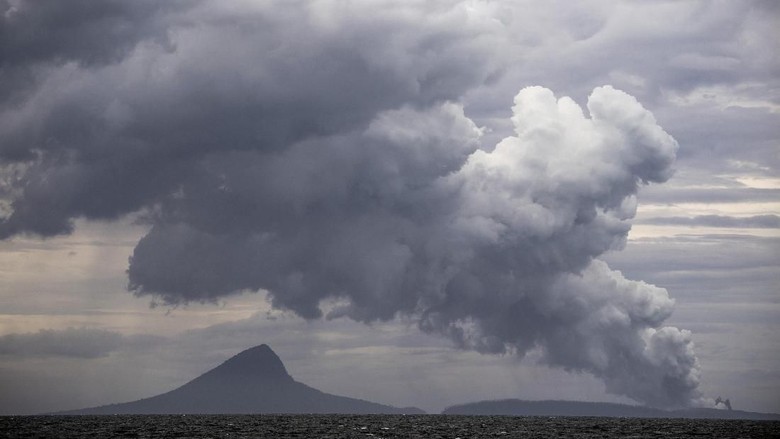 BMKG: Anak Krakatau Masih Erupsi, Zona Waspada Tsunami Tetap Diterapkan