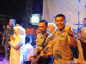 Kenalkan Partpol, Grup Bandnya Polisi dari Lamongan Kenalkan Partpol, Grup Bandnya Polisi dari Lamongan