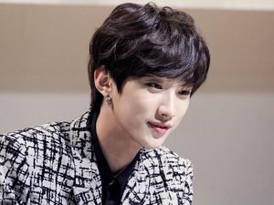 Jinyoung Pastikan Tak Hengkang dari B1A4