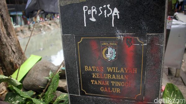 Duh...! Tugu Batas Wilayah di Jakarta Banyak yang Rusak