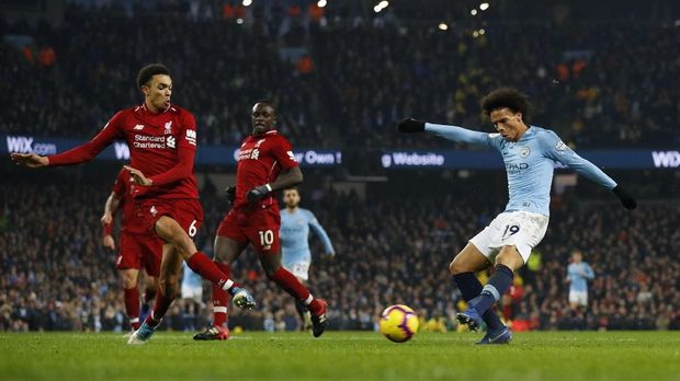 Leroy Sane mencetak gol kemenangan Manchester City atas Liverpool