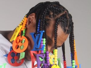 Pria dengan Rambut Louis Vuitton Ini Jadi Sensasi