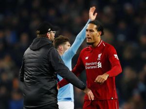 Saat Van Dijk Marah-marah karena Operan Lovren Saat Van Dijk Marah-marah karena Operan Lovren