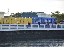 WiFi Gratis Bikin Taman Kota Morotai Kian Asyik buat Narsis