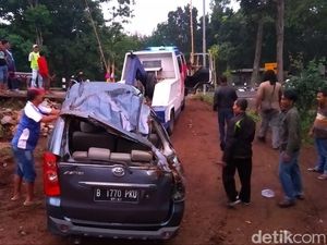Mobil Isi 7 Orang Terguling di Jalur Batu-Mojokerto, 2 Tewas