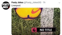 Di laga melawan City, Liverpool nyaris bikin gol ketika bola yang hampir masuk ke gawang City bisa disapu John Stones. Momen itu dianggap menjadi kesimpulan prestasi Liverpool musim ini; gagal pula juara. (Foto: Twitter @Footy_JokesOG)