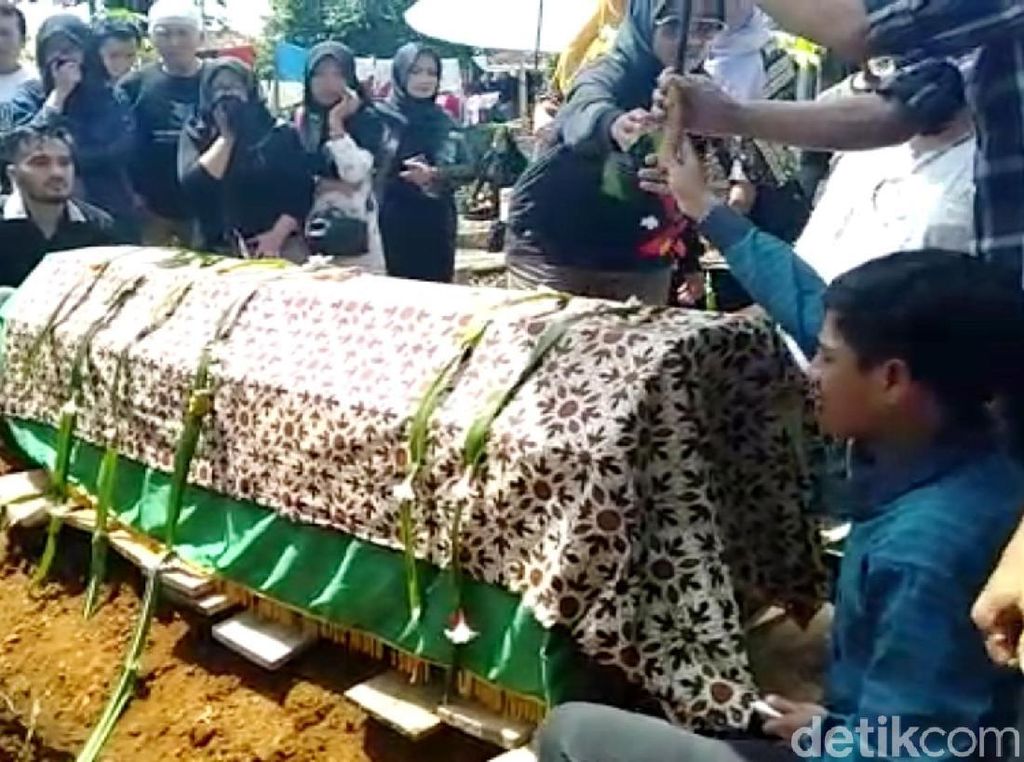 Torro Margens Meninggal Dunia, Penjelasan Nikita Mirzani Lepas Hijab Torro Margens Meninggal Dunia, Penjelasan Nikita Mirzani Lepas Hijab