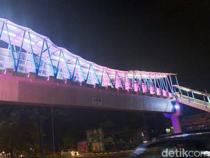 Berwarna-warni, JPO Pelangi Sumarno Jadi Tempat Nongkrong Remaja