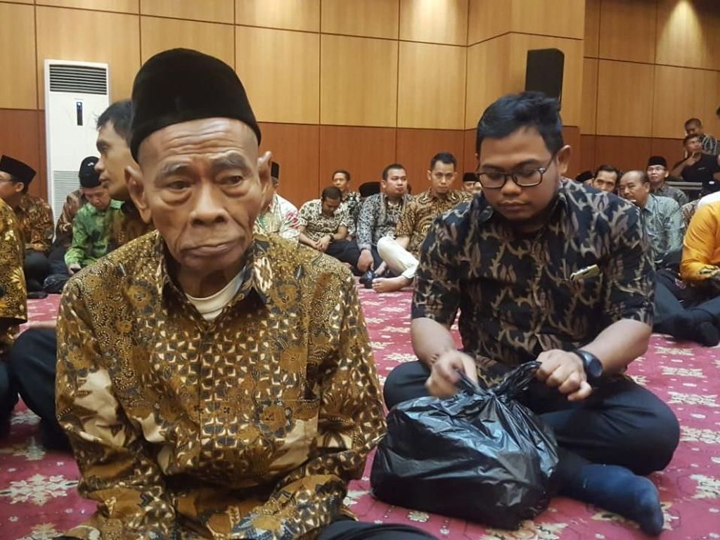 Sosok Mbah Parno, Pengabdian Total di Masjid Istiqlal Sosok Mbah Parno, Pengabdian Total di Masjid Istiqlal