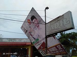 Caleg Gerindra Tersengat Listrik Saat Pasang Baliho, 2 Orang Tewas