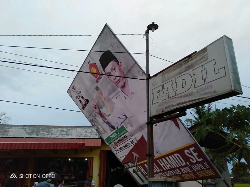 Caleg Gerindra Tersengat Listrik Saat Pasang Baliho, 2 Orang Tewas Caleg Gerindra Tersengat Listrik Saat Pasang Baliho, 2 Orang Tewas