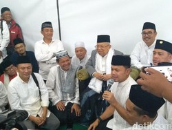 Sandiaga Anggap Pose 1 Jari Bima Arya demi Muliakan Maruf Amin