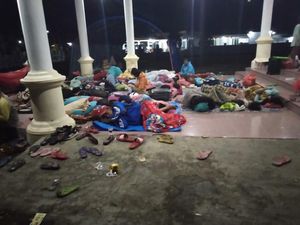 Diguncang Gempa, Warga Labuha Mengungsi di Rumdin Bupati hingga Gunung