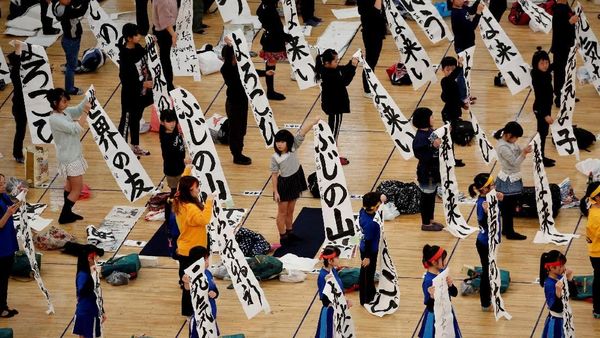 Serunya Anak-anak Ikuti Kontes Kaligrafi di Jepang
