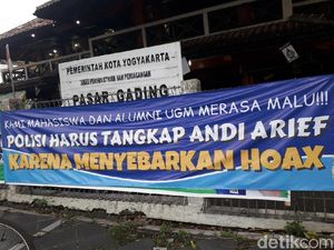 Muncul Spanduk Mahasiswa-Alumni UGM Desak Andi Arief Ditangkap Muncul Spanduk Mahasiswa-Alumni UGM Desak Andi Arief Ditangkap