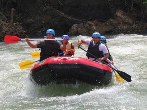 Libur Akhir Pekan di Aceh Besar, Main Arung Jeram Yuk!