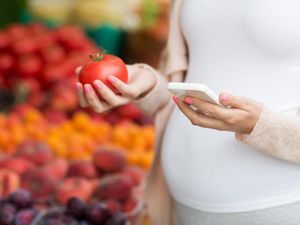 9 Manfaat Konsumsi Tomat bagi Ibu Hamil 9 Manfaat Konsumsi Tomat bagi Ibu Hamil