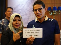 Di Samarinda, Sandiaga Dapat Amplop Sumbangan dari Emak-emak
