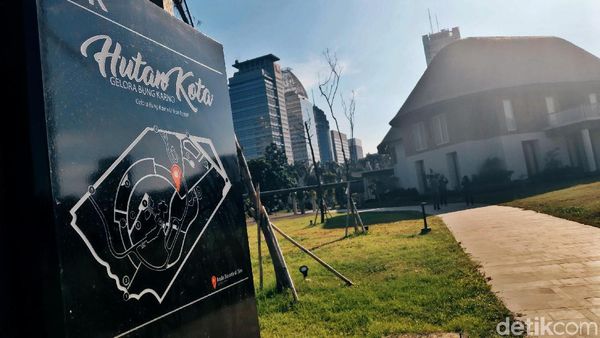 Menikmati Akhir Pekan di Hutan Kota Gelora Bung Karno