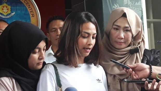 Vanessa Angel - Jane Shalimar saat di Polres Jatim