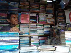 Pedagang Buku di Kwitang dan Senen Bertahan di Era Online