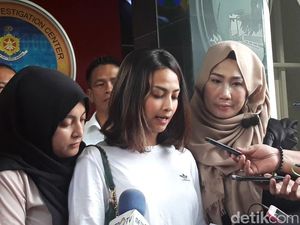 Soal Prostitusi Online di Surabaya, Pengacara Sebut Vanessa Angel Dijebak Soal Prostitusi Online di Surabaya, Pengacara Sebut Vanessa Angel Dijebak