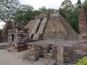 Dua Candi di Karanganyar yang Bentuknya Tak Biasa
