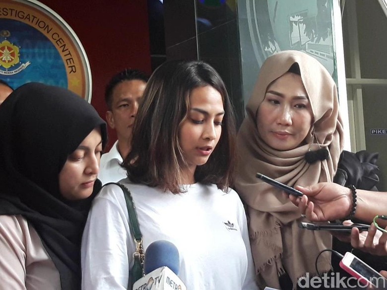 Ironi Dunia Hiburan, 45 Artis di Jaringan Prostitusi Online Ironi Dunia Hiburan, 45 Artis di Jaringan Prostitusi Online