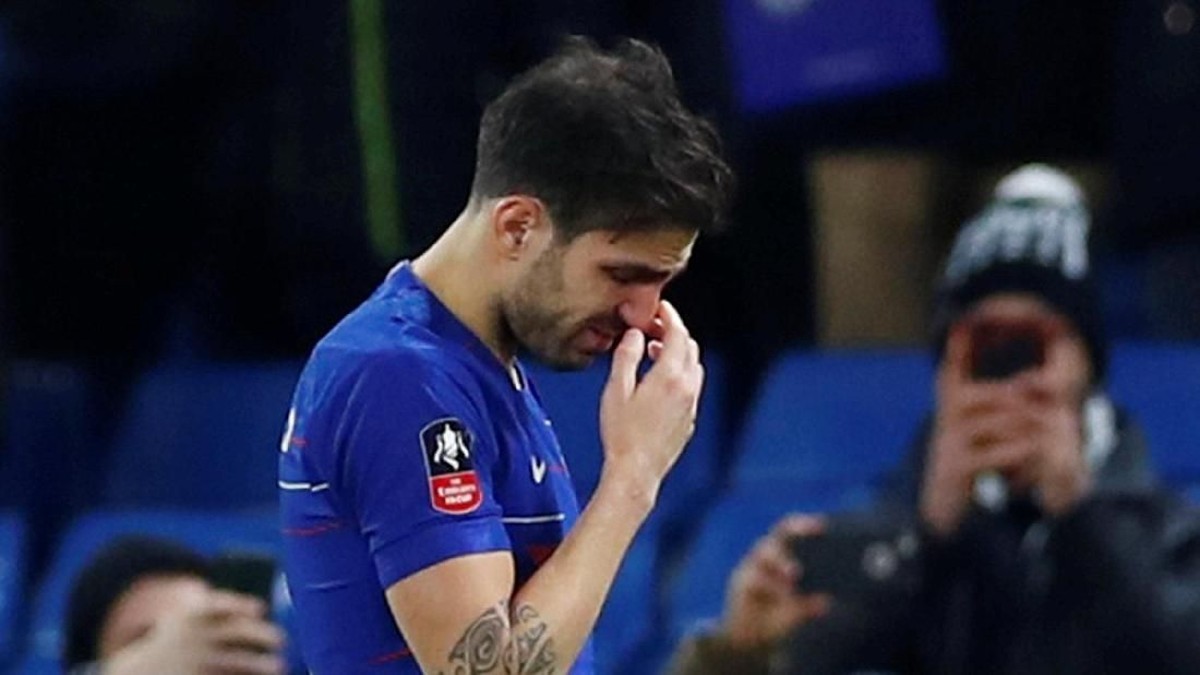 Cesc Fabregas menangis usai pertandingan Chelsea vs Nottingham Forest. (Foto: Eddie Keogh/Reuters)